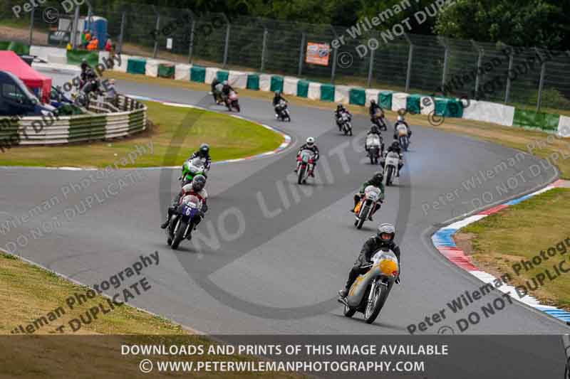 Vintage motorcycle club;eventdigitalimages;mallory park;mallory park trackday photographs;no limits trackdays;peter wileman photography;trackday digital images;trackday photos;vmcc festival 1000 bikes photographs